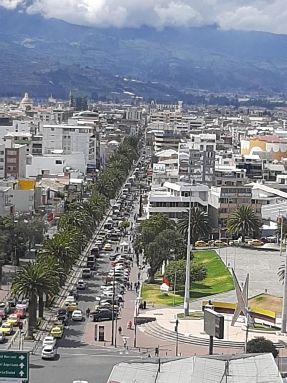 Hotel Zeus Riobamba Exterior photo